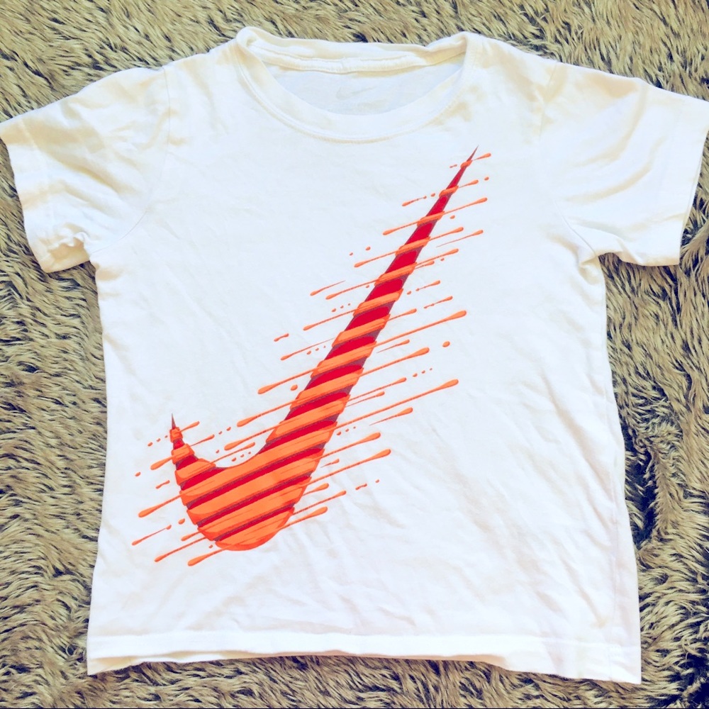 Nike boy’s white orange logo short sleeve Tshirt size 7
